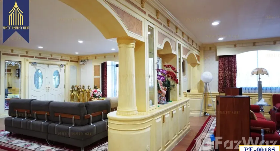 For sale 5 bedrooms house in Mueang Prachinburi, Prachin Buri