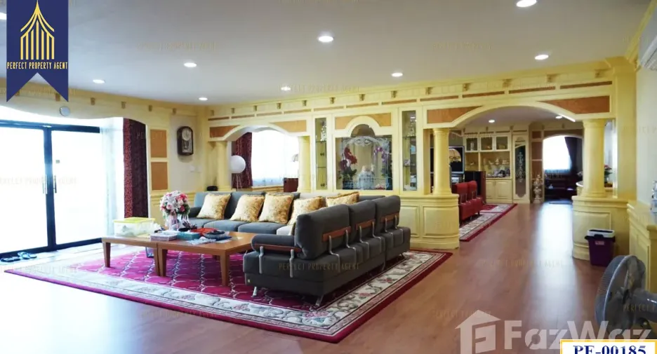 For sale 5 bedrooms house in Mueang Prachinburi, Prachin Buri