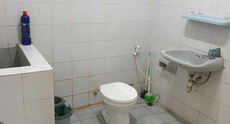 For rent 2 bedrooms townhouse in Mueang Khon Kaen, Khon Kaen