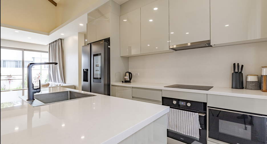 Villa en venta y en alquiler de 4 habitaciones en Thalang, Phuket