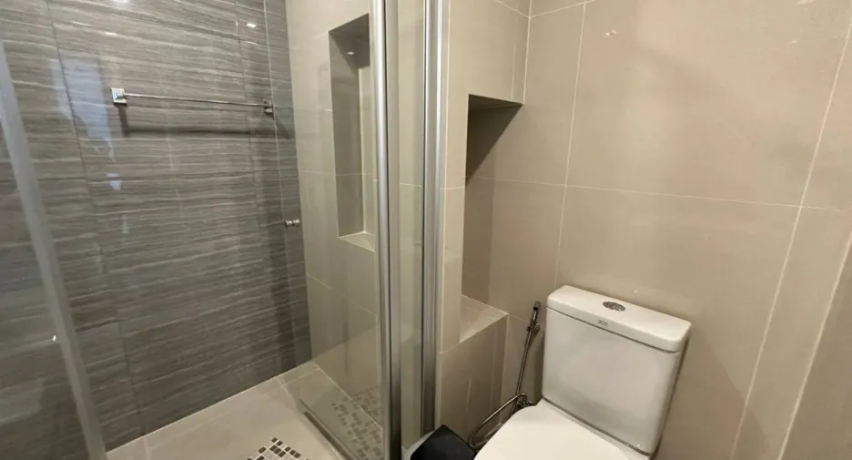 For sale and for rent 2 bedrooms condo in Si Racha, Chonburi