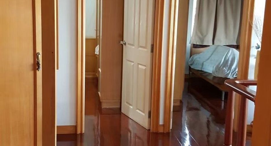 For sale 3 bedrooms house in Thung Khru, Bangkok