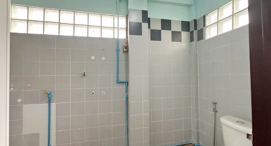 For sale 3 bedrooms retail Space in Thung Khru, Bangkok