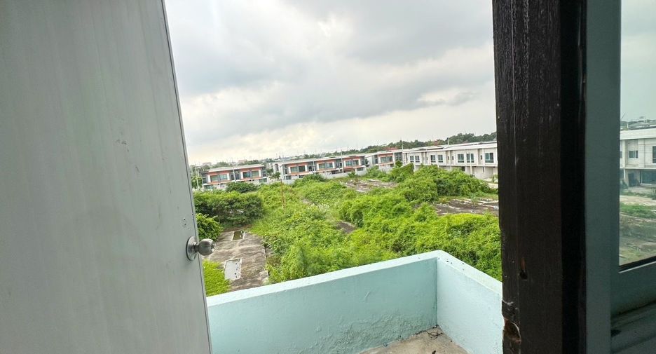For sale 3 bedrooms retail Space in Thung Khru, Bangkok