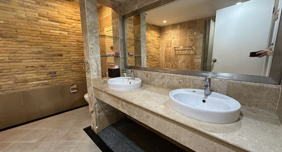 For sale and for rent 2 bedrooms condo in Mueang Phuket, Phuket