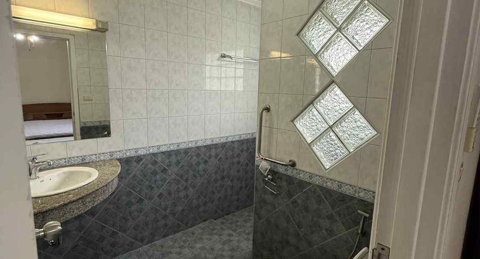 Haus zur Miete mit 2 Zimmer in Bang Lamung, Chonburi