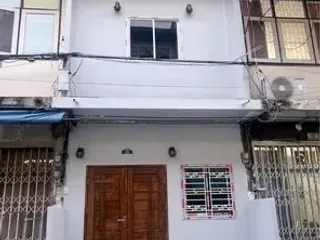 À vendre 2 chambres maison de ville à Phasi Charoen, Bangkok