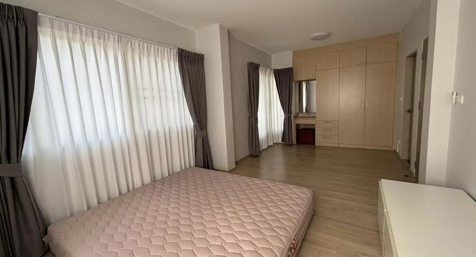 Haus zur Miete mit 3 Zimmer in Mueang Chachoengsao, Chachoengsao