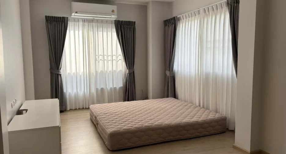 Haus zur Miete mit 3 Zimmer in Mueang Chachoengsao, Chachoengsao