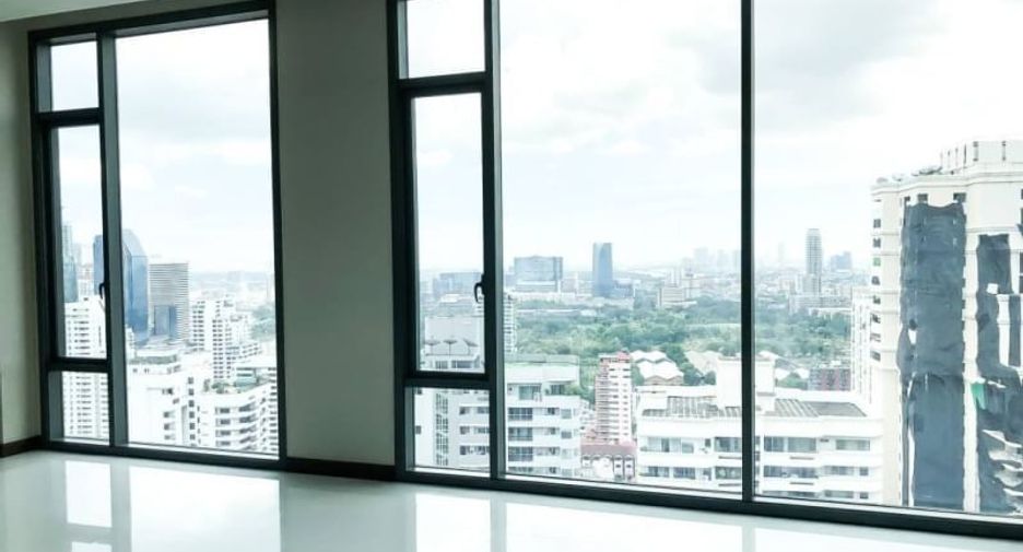 For sale 2 bedrooms condo in Khlong Toei, Bangkok