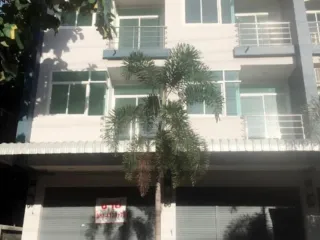 For sale 7 bedrooms retail Space in Mueang Surat Thani, Surat Thani