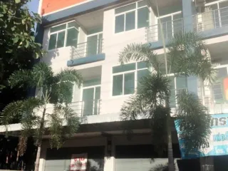 For sale 7 bedrooms retail Space in Mueang Surat Thani, Surat Thani