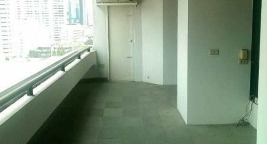 For sale 3 bedrooms condo in Watthana, Bangkok