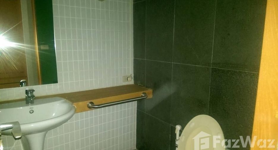 For sale 3 bedrooms condo in Watthana, Bangkok
