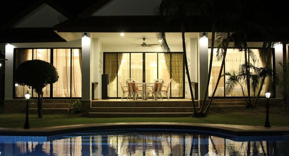 Villa en alquiler de 3 habitaciones en Mueang Phuket, Phuket