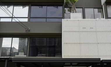 À vendre 3 chambres maison de ville à Rat Burana, Bangkok