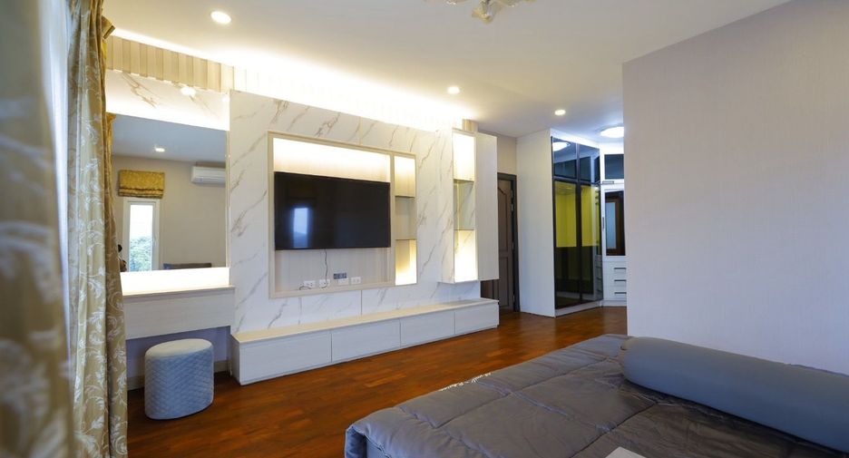 Casa en venta y en alquiler de 5 habitaciones en Bang Lamung, Chonburi
