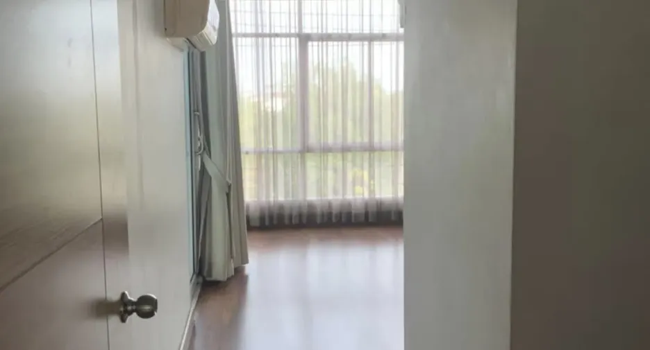 For sale 4 bedrooms house in Lat Phrao, Bangkok