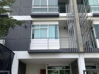 For sale 4 bedrooms house in Lat Phrao, Bangkok