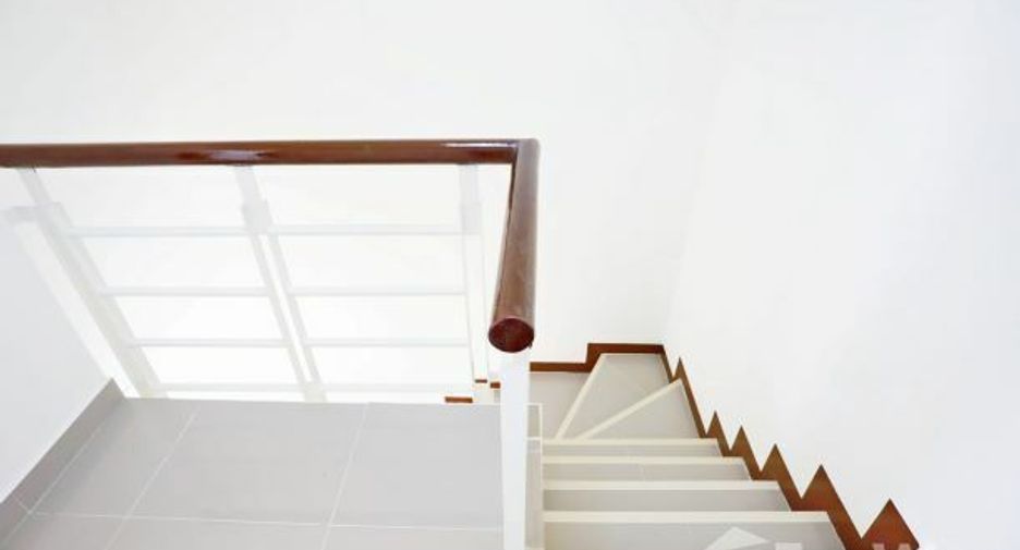 Casa adosada en venta de 3 habitaciones en Lat Phrao, Bangkok
