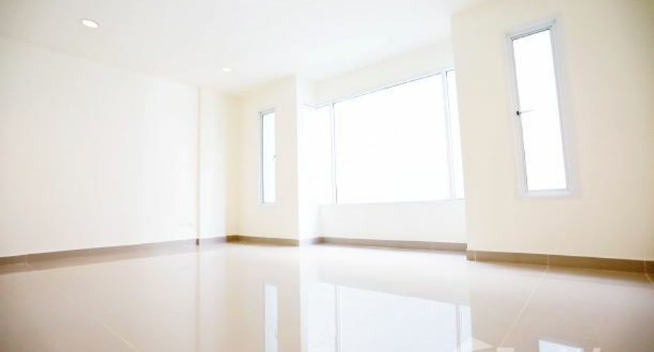 Casa adosada en venta de 3 habitaciones en Lat Phrao, Bangkok