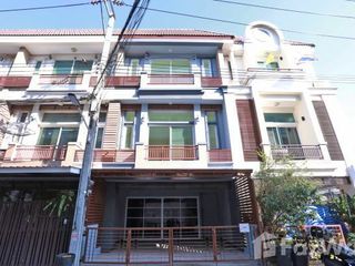 出售 3 卧室 联排别墅 在 Lat Phrao, 曼谷