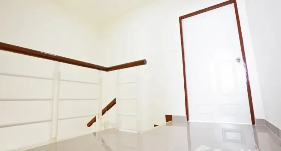 Casa adosada en venta de 3 habitaciones en Lat Phrao, Bangkok