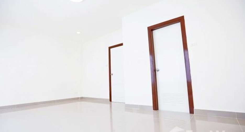 Casa adosada en venta de 3 habitaciones en Lat Phrao, Bangkok