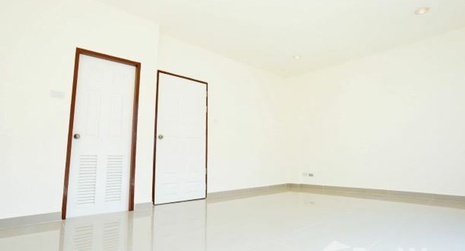 Casa adosada en venta de 3 habitaciones en Lat Phrao, Bangkok