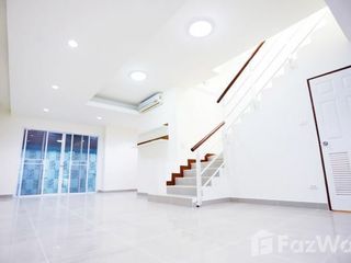 出售 3 卧室 联排别墅 在 Lat Phrao, 曼谷