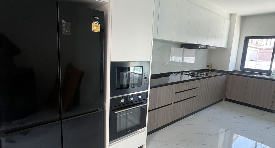 For rent 5 ベッドルーム villa in Bang Lamung, Chonburi