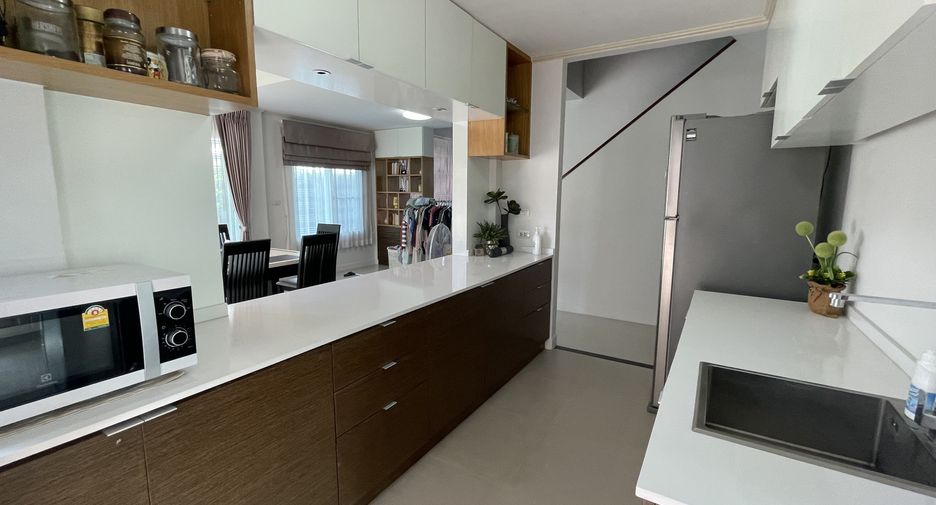 Casa en venta de 3 habitaciones en Phra Pradaeng, Samut Prakan