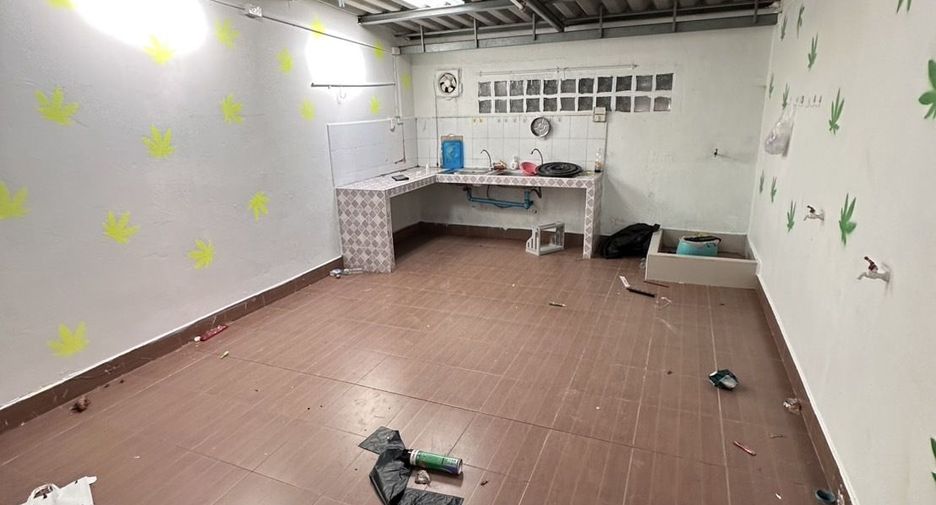 For rent 2 bedrooms retail Space in Bang Lamung, Chonburi
