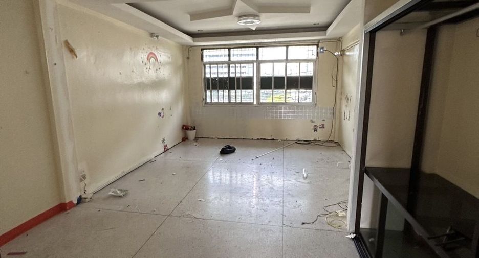 For rent 2 bedrooms retail Space in Bang Lamung, Chonburi