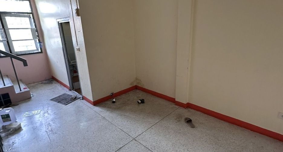 Gewerbefläche zur Miete mit 2 Zimmer in Bang Lamung, Chonburi