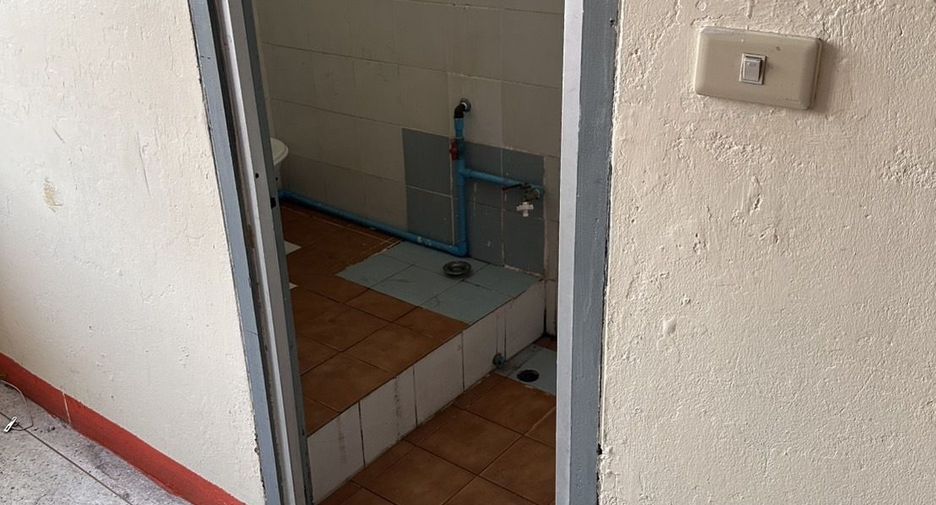 For rent 2 bedrooms retail Space in Bang Lamung, Chonburi