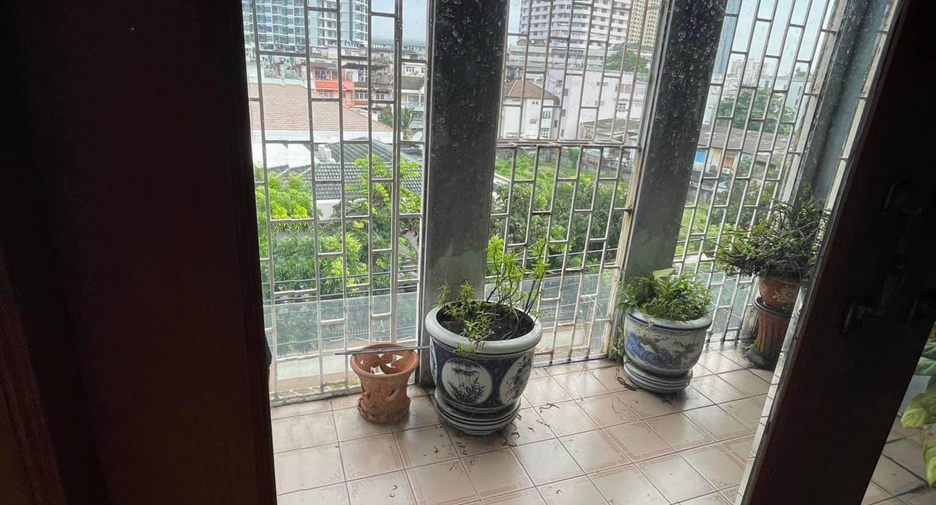 For sale 6 bedrooms retail Space in Khlong San, Bangkok