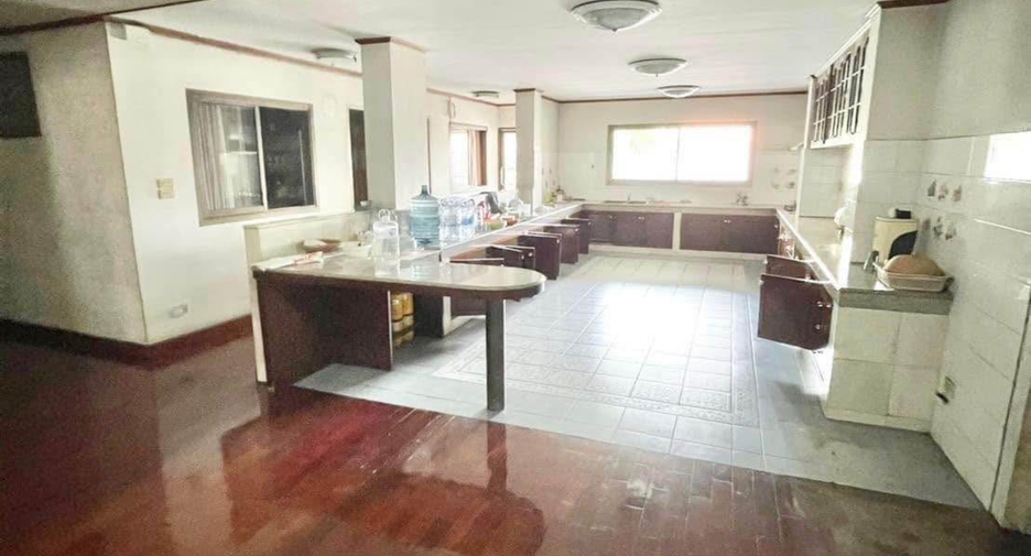 For sale 6 bedrooms retail Space in Khlong San, Bangkok