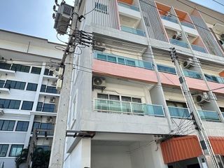 出售 9 卧室 联排别墅 在 Mueang Chon Buri, Chon Buri