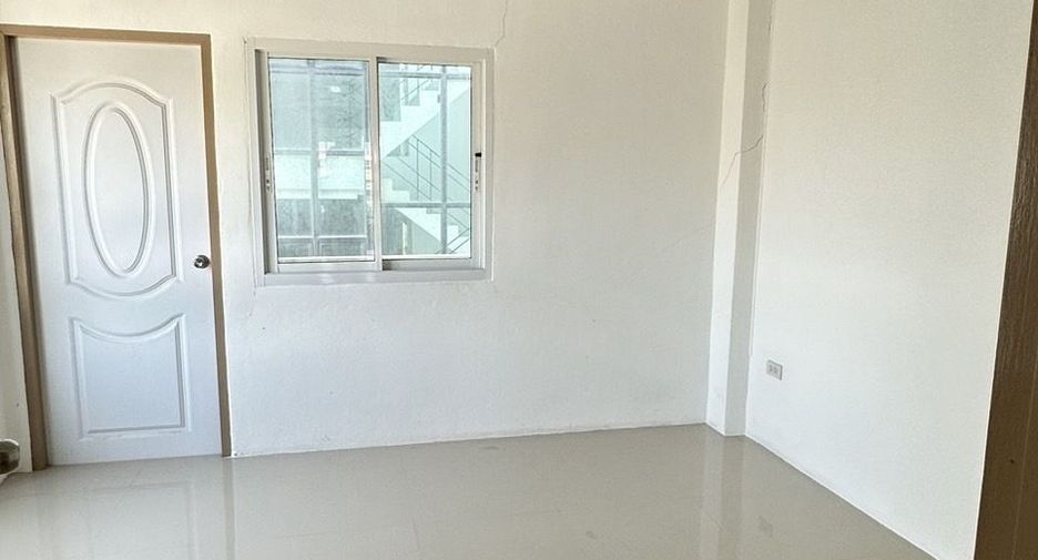 Продажа 9 спальни таунхаус в Mueang Chon Buri, Чонбури