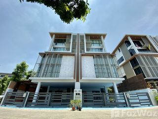 For sale 4 bedrooms townhouse in Yan Nawa, Bangkok