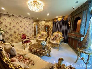 For sale 4 bedrooms townhouse in Yan Nawa, Bangkok