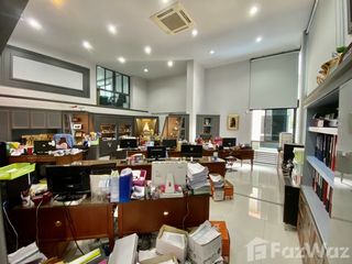 For sale 4 bedrooms townhouse in Yan Nawa, Bangkok