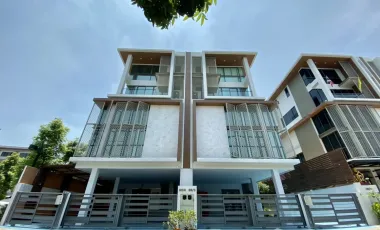 For sale 4 bedrooms townhouse in Yan Nawa, Bangkok