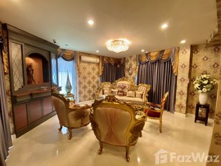 For sale 4 bedrooms townhouse in Yan Nawa, Bangkok
