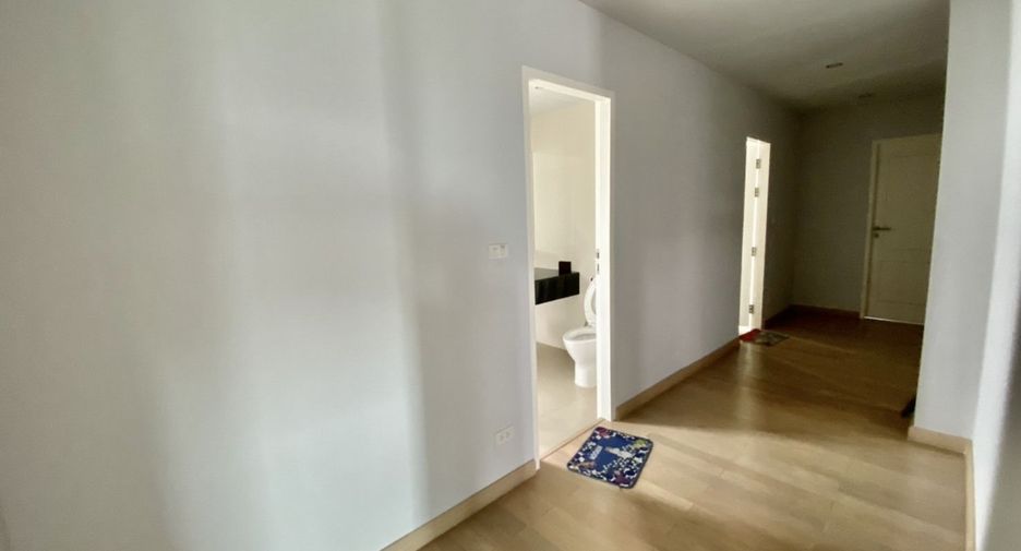 For sale 4 bedrooms townhouse in Yan Nawa, Bangkok