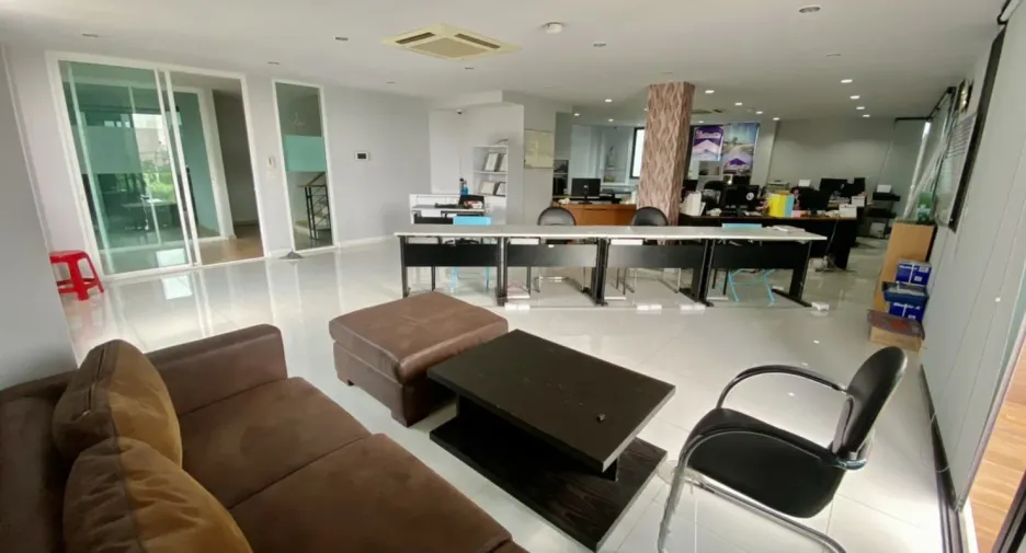 For sale 4 bedrooms townhouse in Yan Nawa, Bangkok
