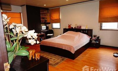 À vendre 2 chambres condo à Khlong Toei, Bangkok