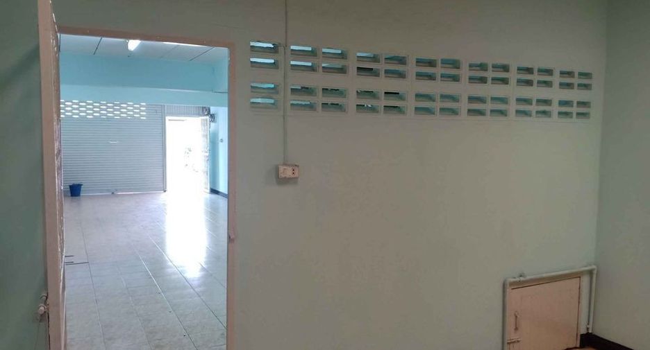 Gewerbefläche zum Kauf und zur Miete mit 4 Zimmer in Mueang Nonthaburi, Nonthaburi