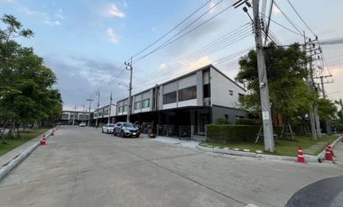 Reihenhaus zum Kauf mit 3 Zimmer in Saphan Sung, Bangkok